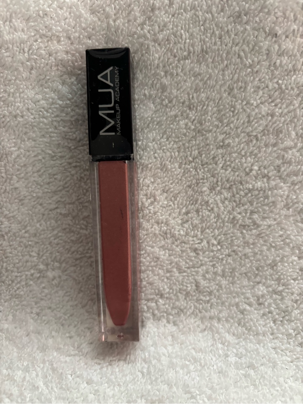 New MUA metallic liquid lipstick shade 804 dusty pink .